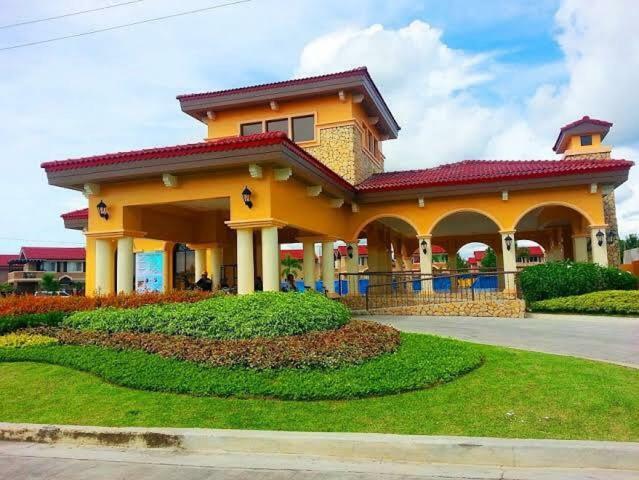 Relaxing Home At Camella Bacolod, Near Airport, Rockwell, Terminals, Famous Resto Extérieur photo